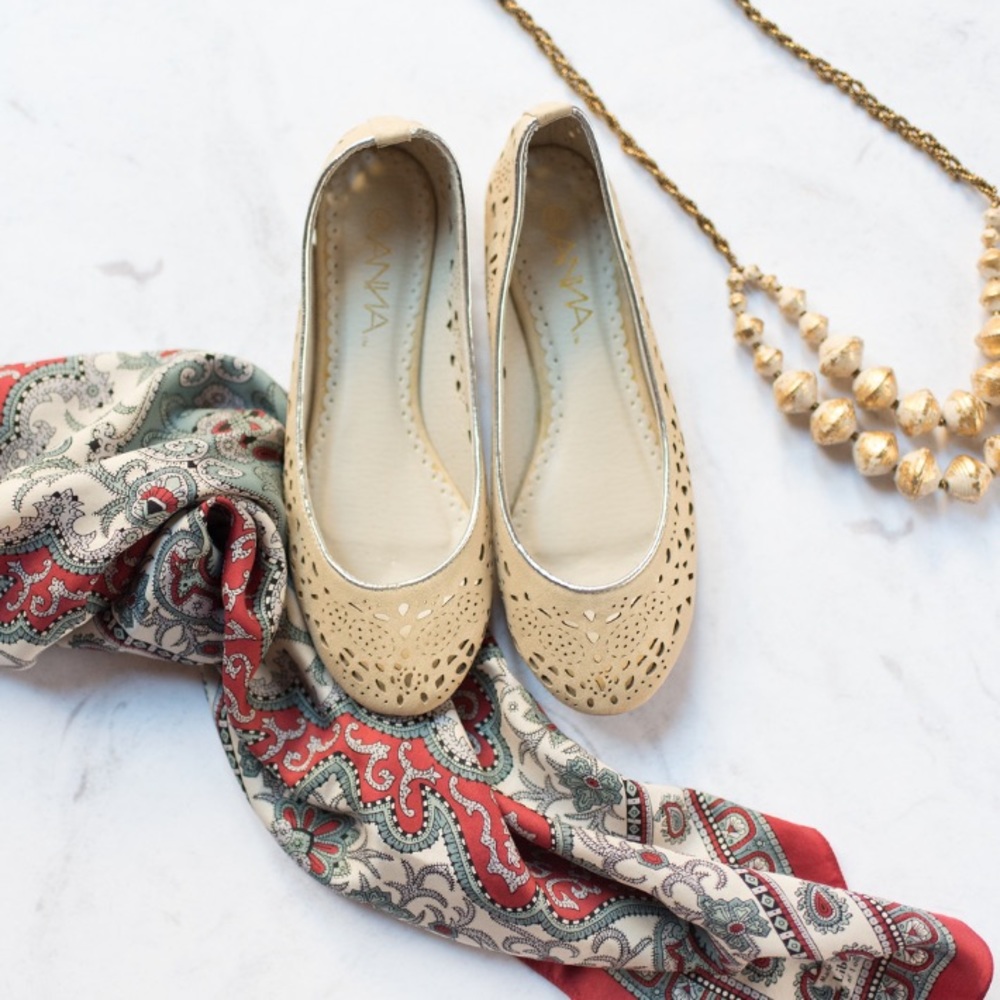 Tan cutout flats - S 6 *Never worn*